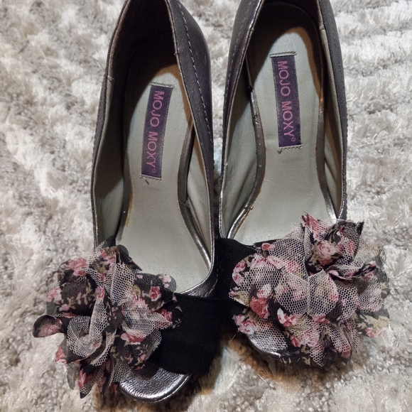 Shoes - Picture 2 of 6